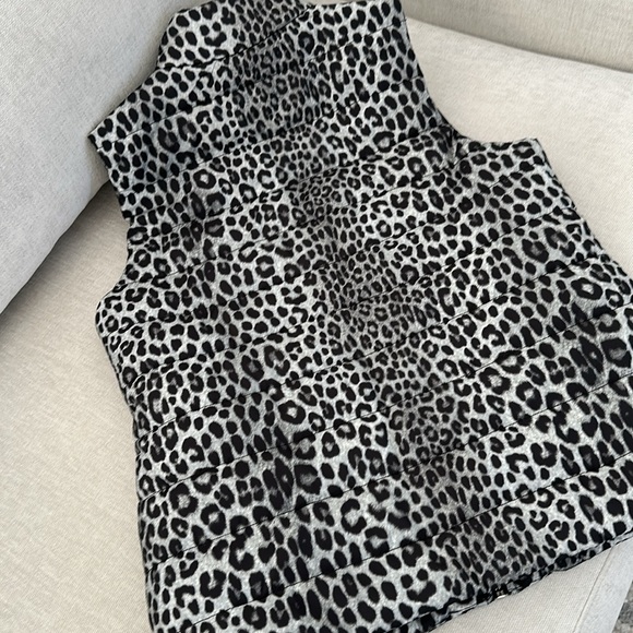 Michael Kors  leopard vest in grey and black, two pockets like new!! - Picture 5 of 5